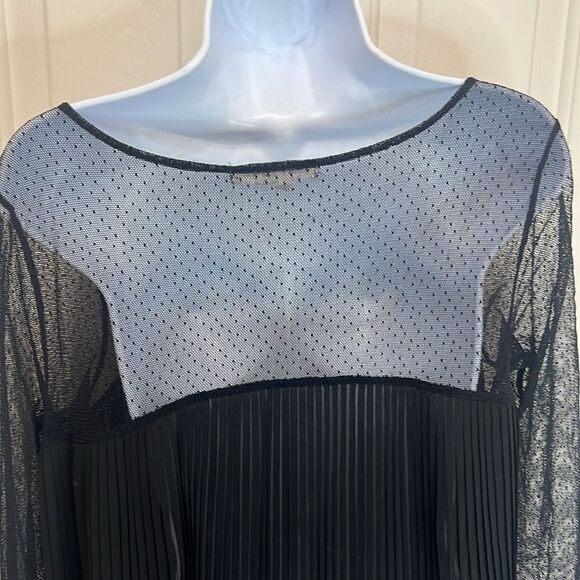BCBG Generation Top Medium Black Scoop Neck Sheer Pleated Raw Hem Long Sleeve - Picture 7 of 11